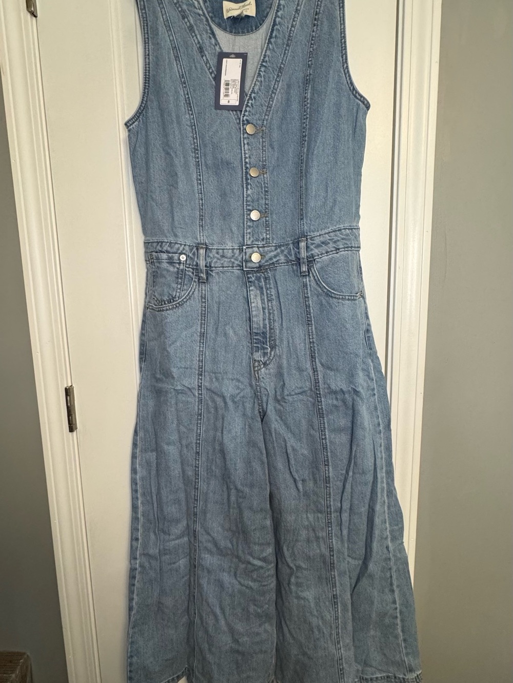 Women’s size 8 Light wash Denim wide leg Sleeveless Jumpsuit